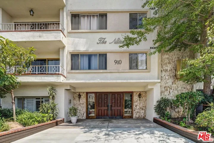 910 S Holt Avenue 305, Los Angeles, California 90035