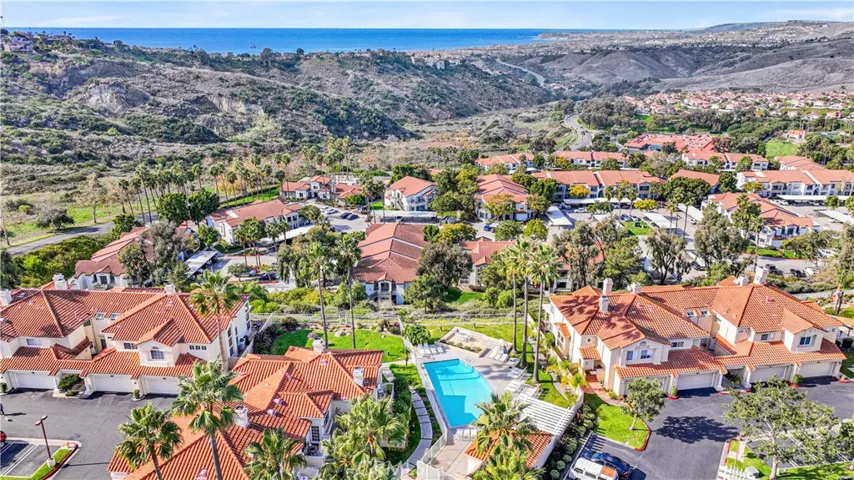 Drone photo of Vilamoura's HOA pool.