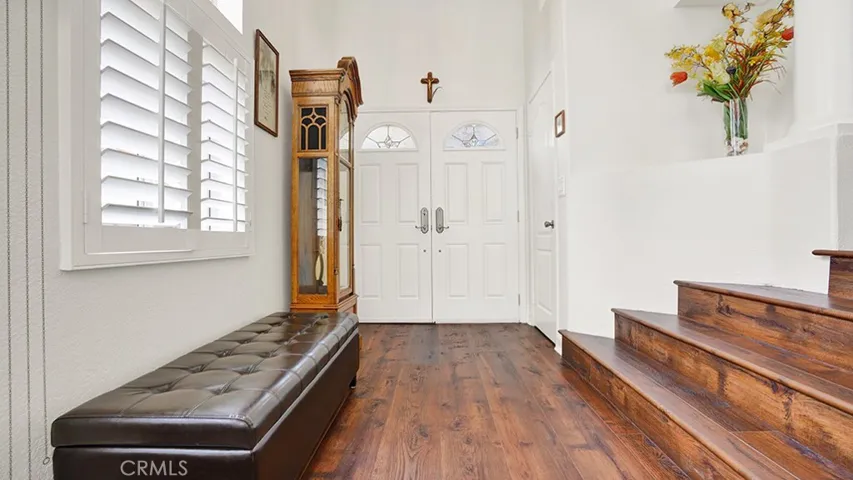 Landing area with a storage closet adjacent to the stairway.