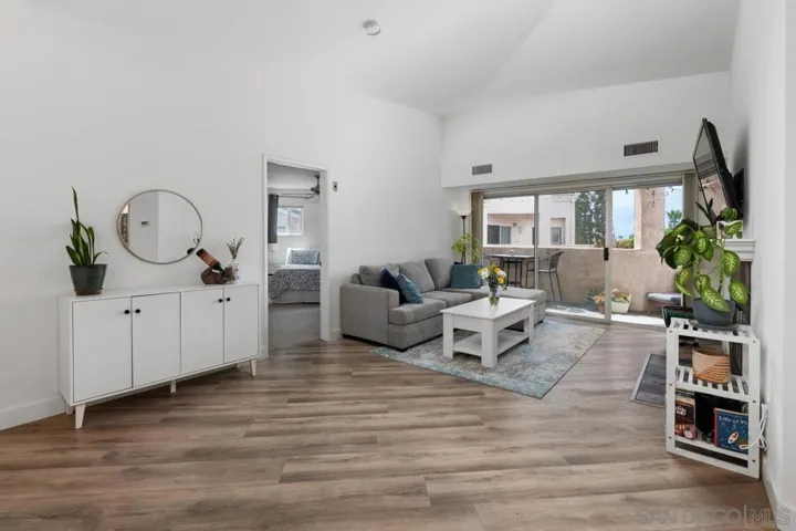 7127 Camino Degrazia 130, San Diego, California 92111