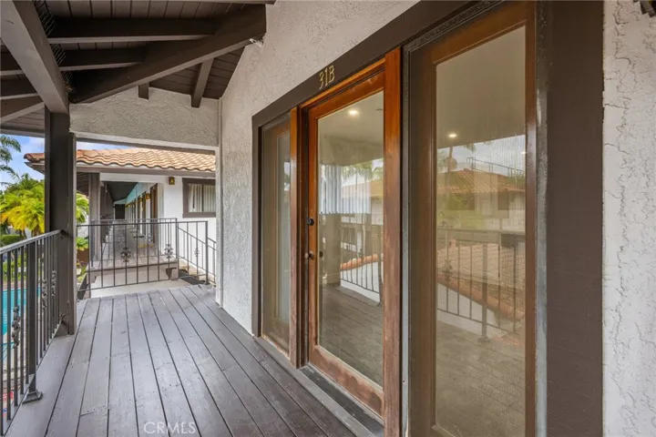 Private Entry to Unit B
