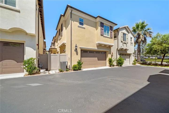 Gate Access to Side Yard