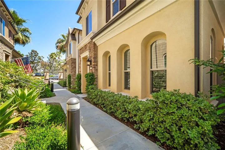 Walkway to Entry from Pedestrian Street Access