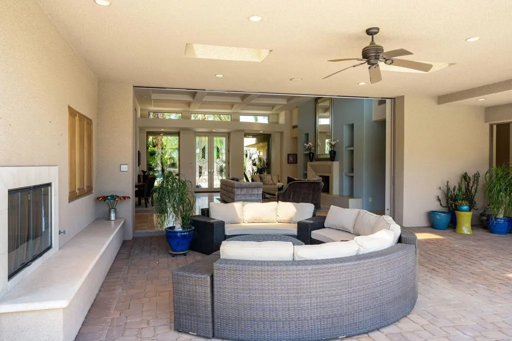 Seating w Fireplace