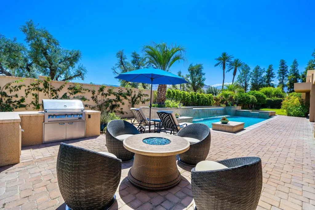 Fire Pit Seating Area