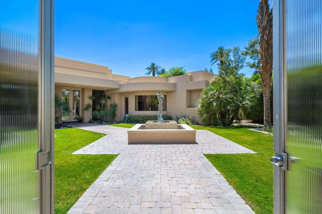Private Courtyard