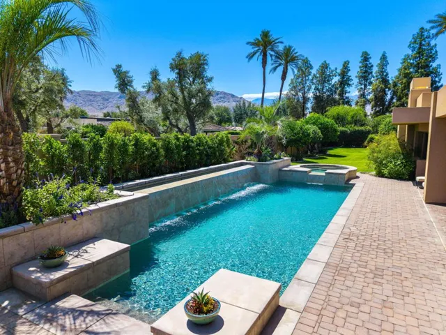 Pool-Spa-Mountains