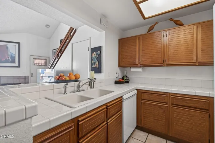 28-web-or-mls-Upmarket Media-1230Tiv106