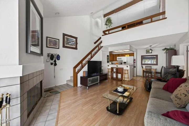 10-web-or-mls-Upmarket Media-1230Tiv053