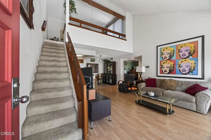 5-web-or-mls-Upmarket Media-1230Tiv037