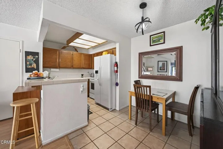 9-web-or-mls-Upmarket Media-1230Tiv051