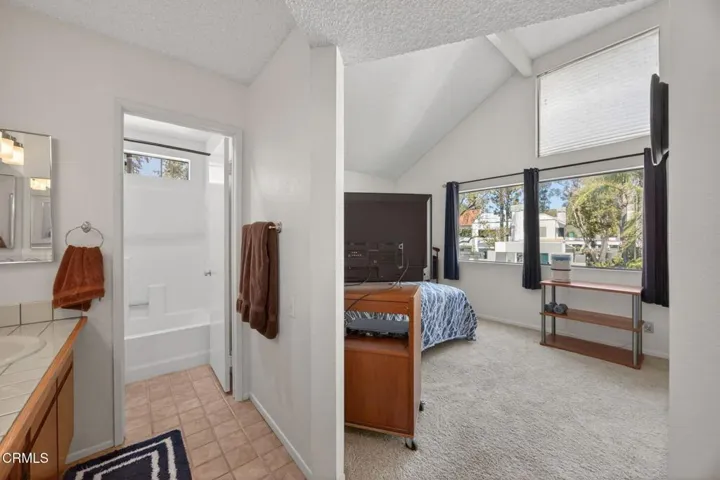 21-web-or-mls-Upmarket Media-1230Tiv085