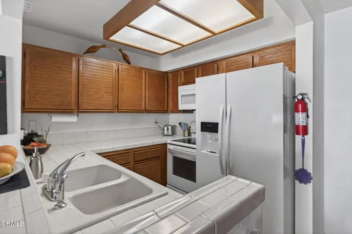 27-web-or-mls-Upmarket Media-1230Tiv103