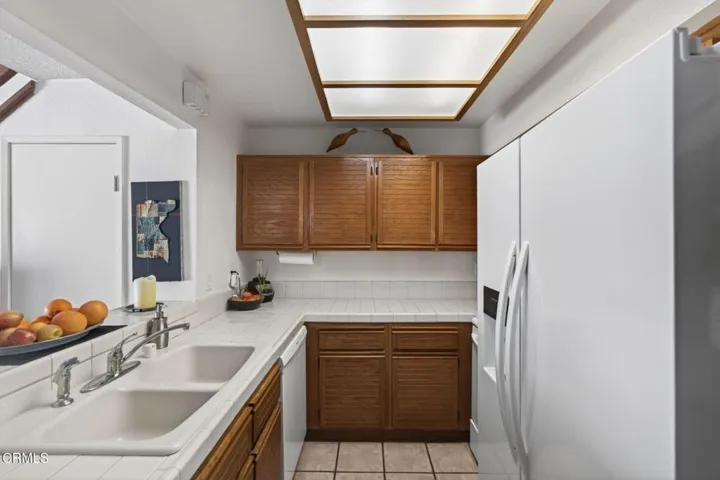 30-web-or-mls-Upmarket Media-1230Tiv113