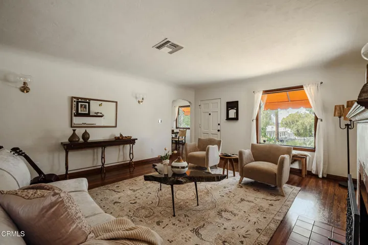 10166 Silverton Tujunga Listed by Robbyn