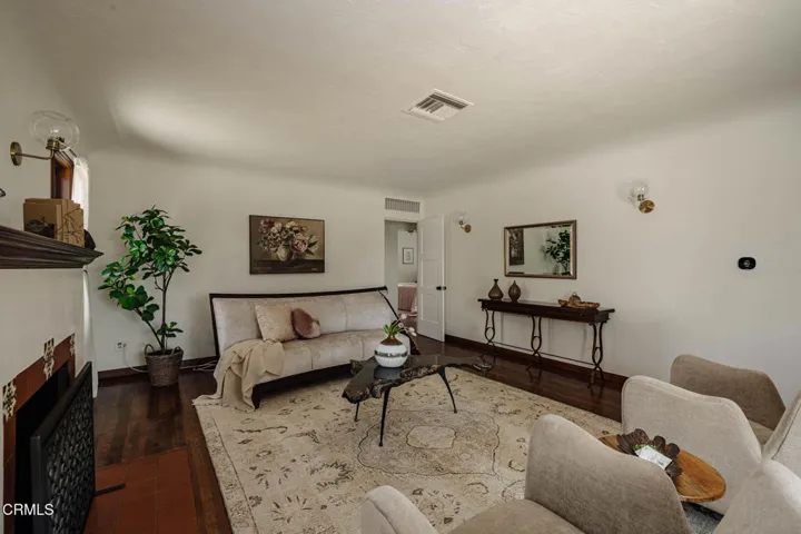 10166 Silverton Tujunga Listed by Robbyn