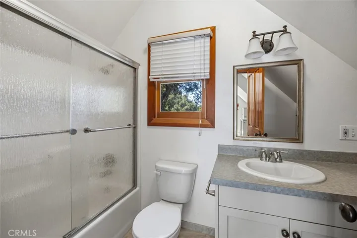 Full bath in studio apartment