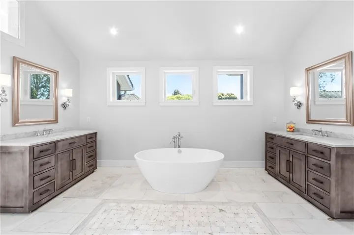 Primary bath with dual vanity and soaking tub