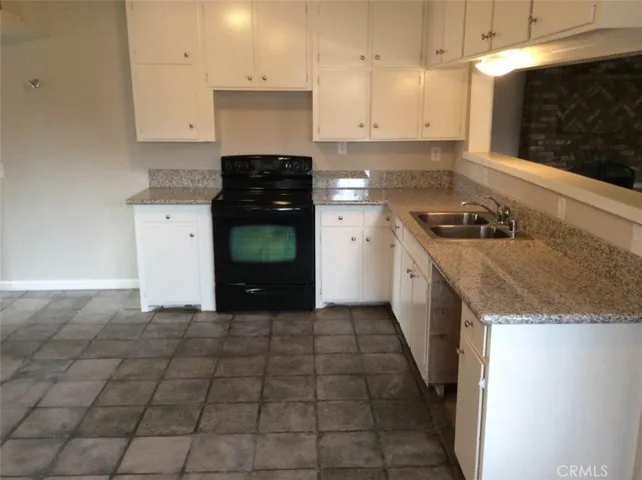 537 W University, Fresno, California 93705