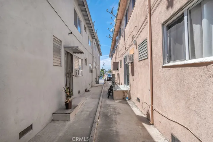 132 N Normandie, Los Angeles, California 90004