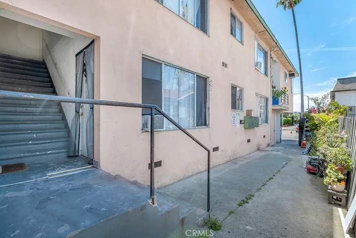 132 N Normandie, Los Angeles, California 90004