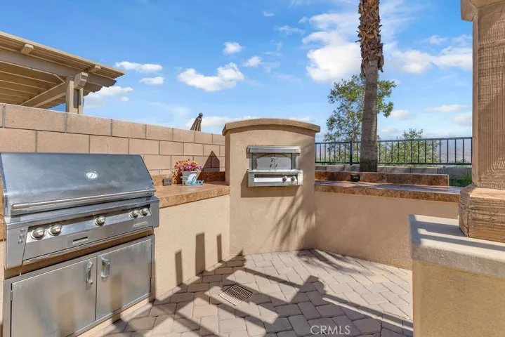 BBQ Island with outdoor Pizza Oven
