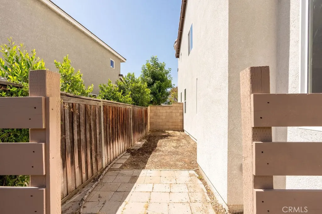 SIDE YARD