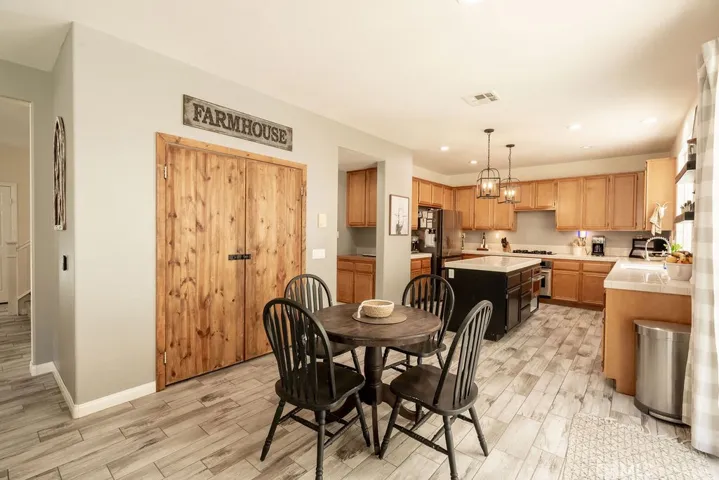 OPEN CONCEPT W/ LARGE PANTRY VIEW