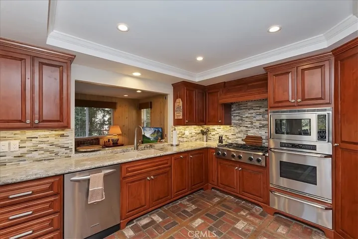 28018 Peninsula, Lake Arrowhead, California 92352