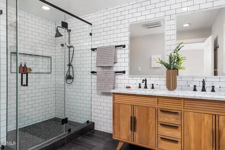 2040 N Madison Ave 036-mls