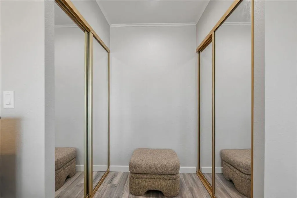 24-Dual Closets - Copy - Copy - Copy - C