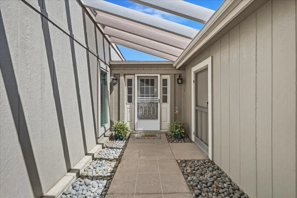 07-Courtyard