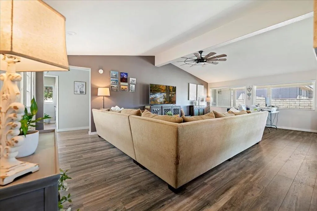 09-Family Room - Copy (2) - Copy