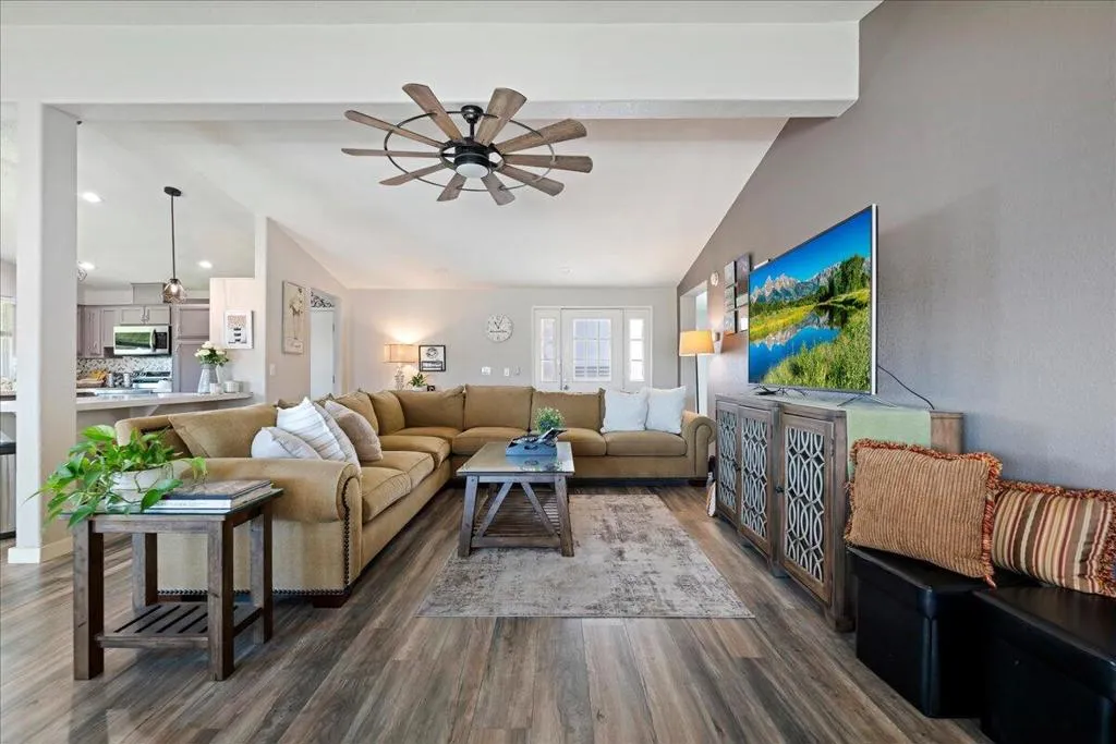 11-Family Room - Copy - Copy