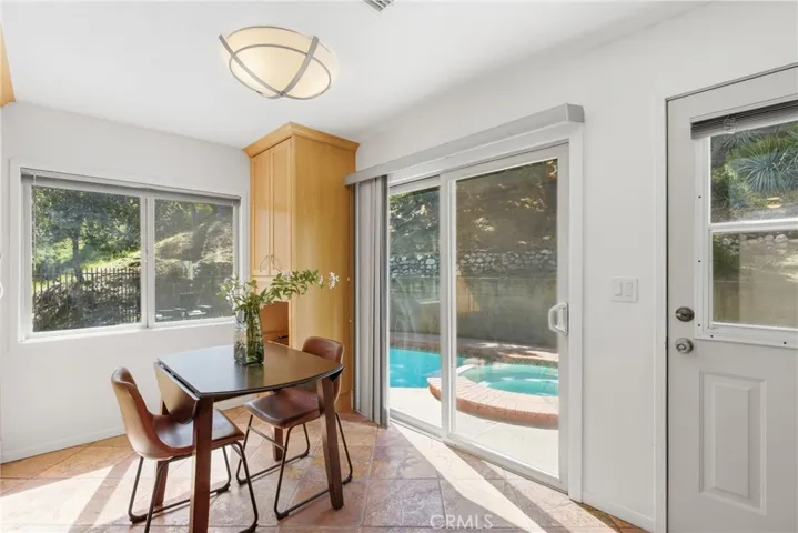 Breakfast area in kitchen