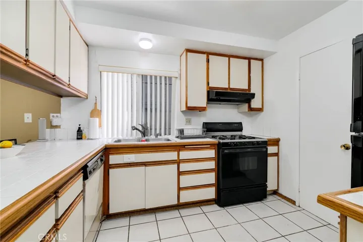 472 S Sherer, Compton, California 90220