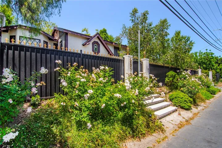 5515 Shirley, Tarzana, California 91356