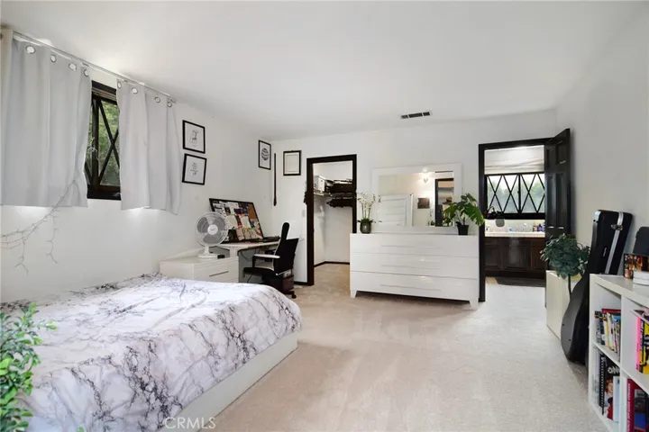 5515 Shirley, Tarzana, California 91356
