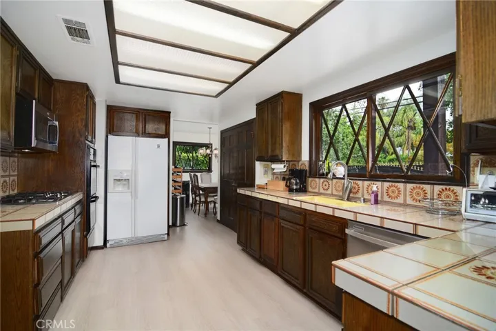 5515 Shirley, Tarzana, California 91356