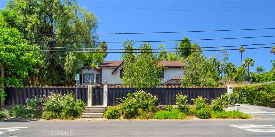 5515 Shirley, Tarzana, California 91356