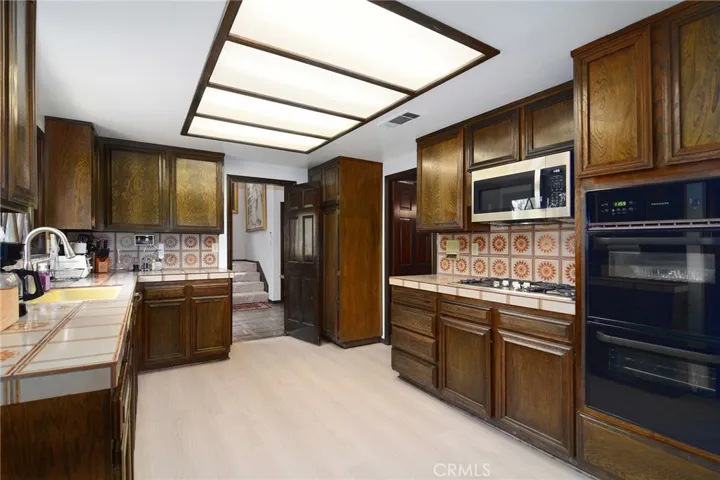 5515 Shirley, Tarzana, California 91356