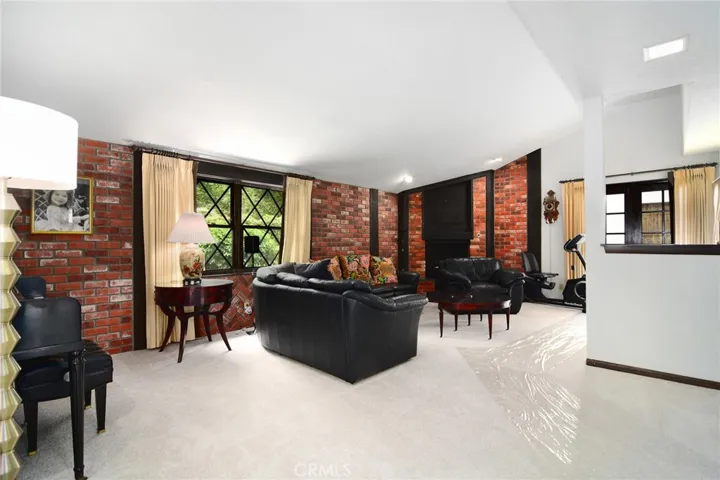 5515 Shirley, Tarzana, California 91356