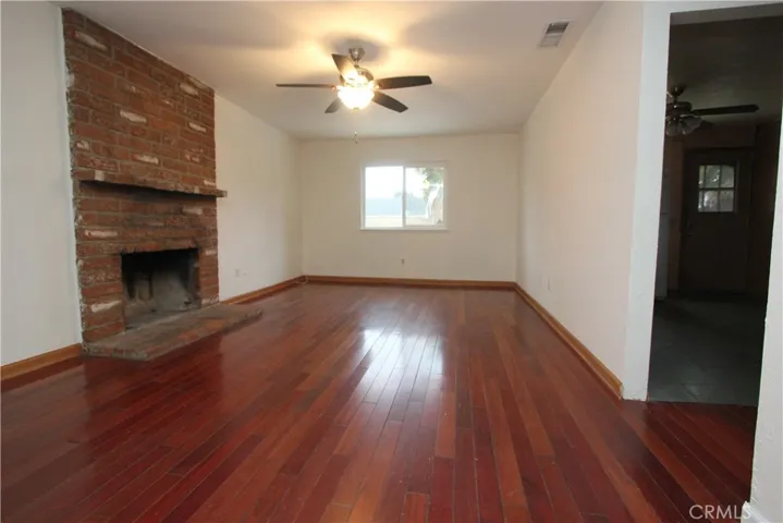 Entry/Living Room