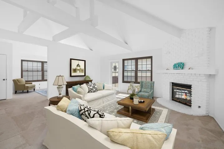 https://zimg.paragon.ice.com/ParagonImages/Property/PA/SDMLS/-522809/34/533/400/4f7312b476b2e2c65cb1d7a63e60561b/3/3e9780ba946e0b0042c7a9a0d1f1d2a8/-522809-59054f99-ebc1-4733-9870-5ee506f42ed5.JPG