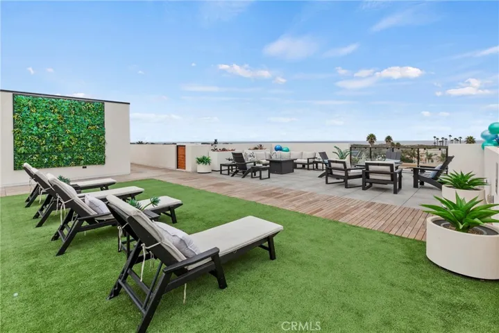 Shared rooftop deck