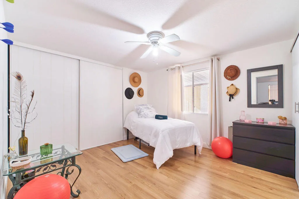 47685PradoWay-18