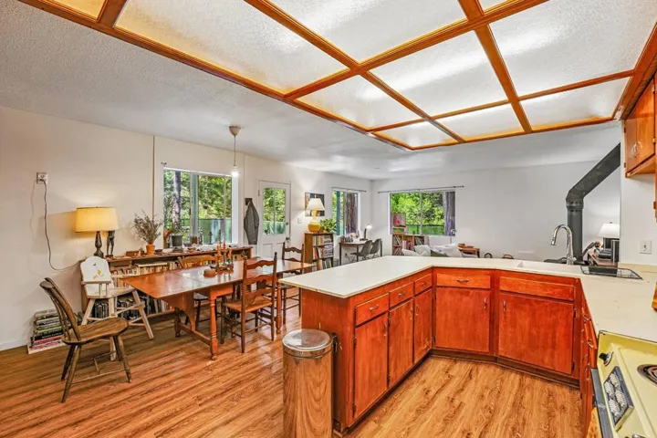 25-web-or-mls-Marian View Dr-S0105-030