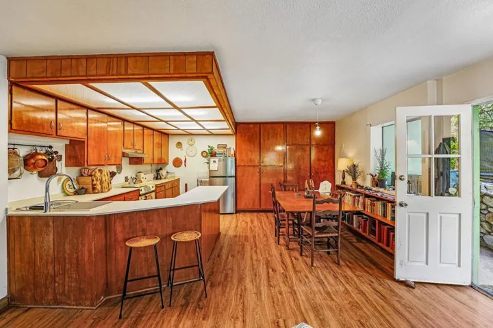24-web-or-mls-Marian View Dr-S0105-028