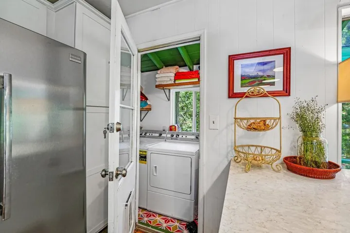 7-web-or-mls-Marian View Dr-S0105-010