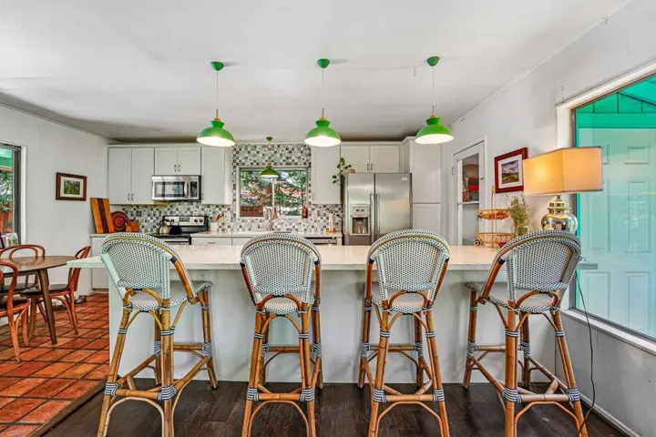 5-web-or-mls-Marian View Dr-S0105-008